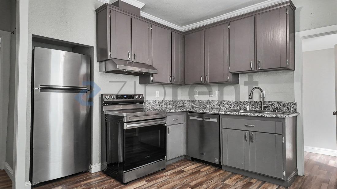 Building Photo - Unit B