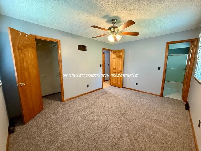 Building Photo - Amazing 3 Bedroom Home!
