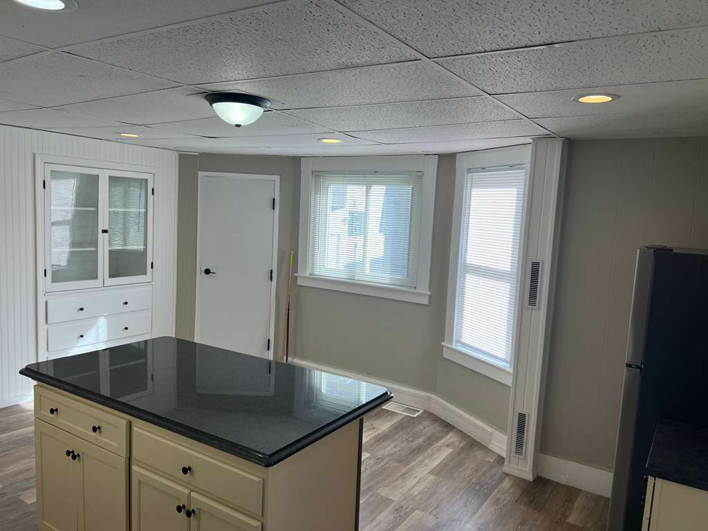 Building Photo - 118 Riddle St