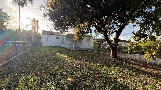 Building Photo - 345 SW 49th Ave