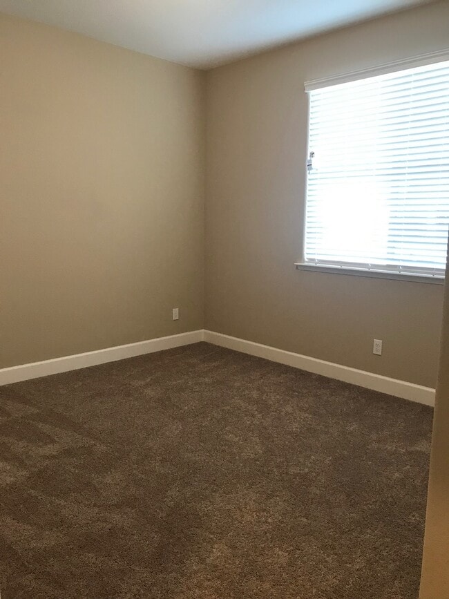 Building Photo - 1627 Marsh Ct