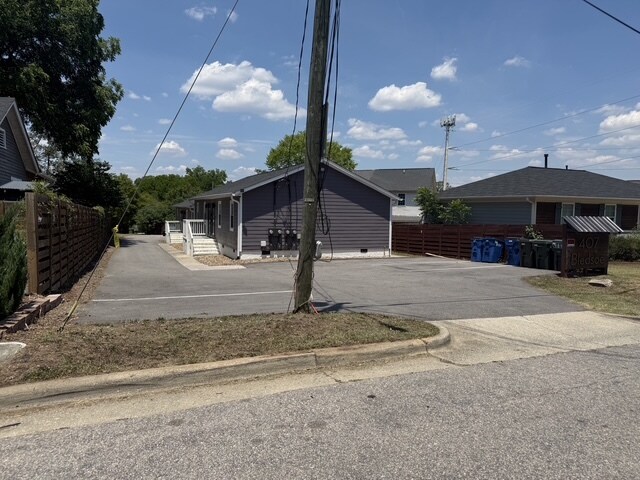 Building Photo - 407 Bledsoe Ave