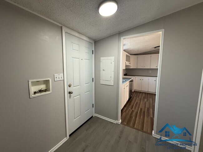 Building Photo - 10302 Glass Ct Rd