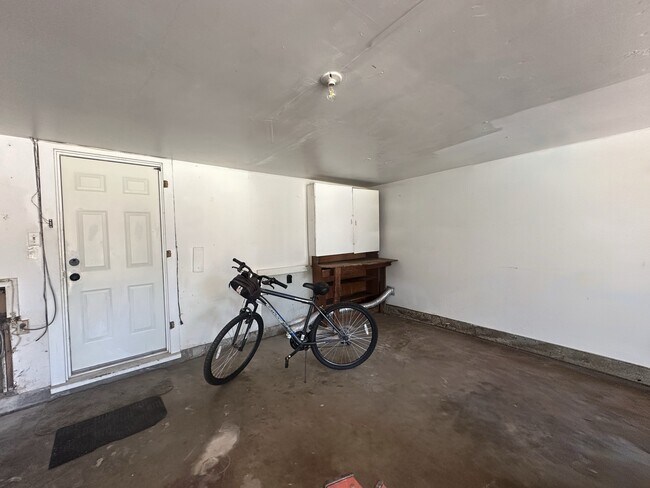 Building Photo - 2628 Keats Pl