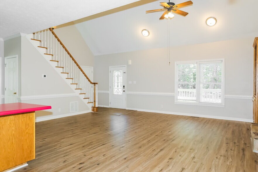Building Photo - 2461 Sanjo St NE