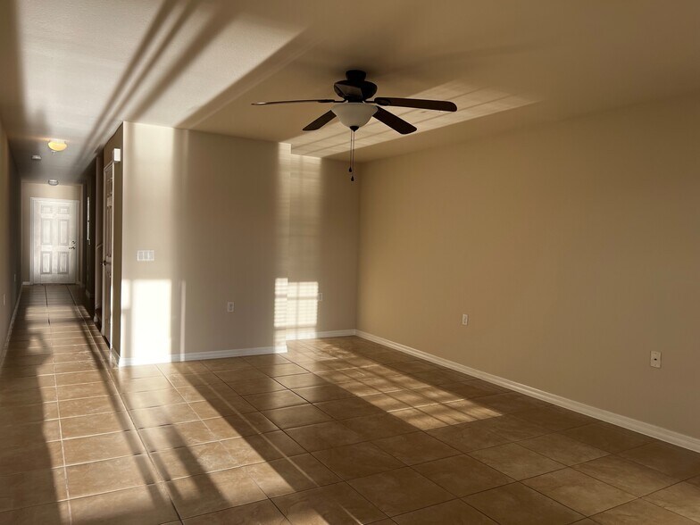 Building Photo - 9093 Gervais Cir
