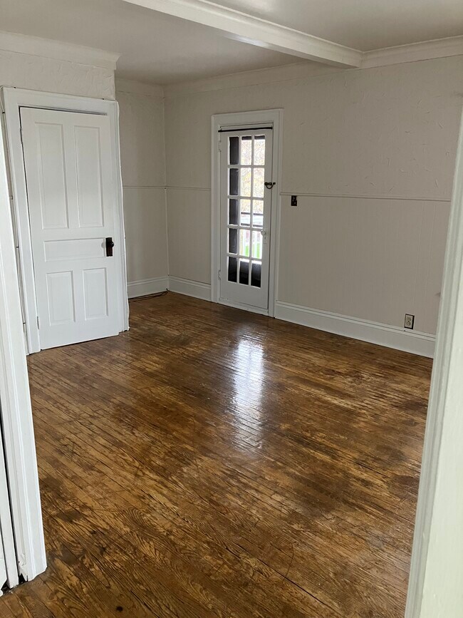 Building Photo - 55 E Hazeltine Ave