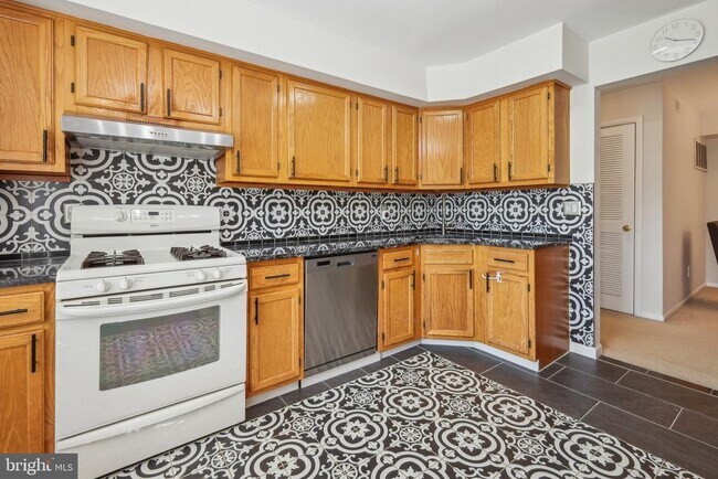 Building Photo - 113 Cascade Ct