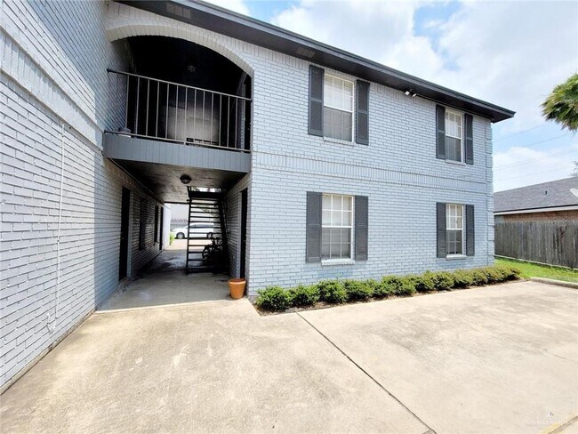 Building Photo - 18 Ulex Ave