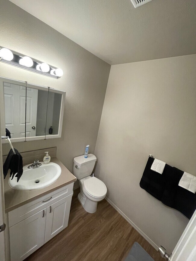 Building Photo - 601 S Kent St