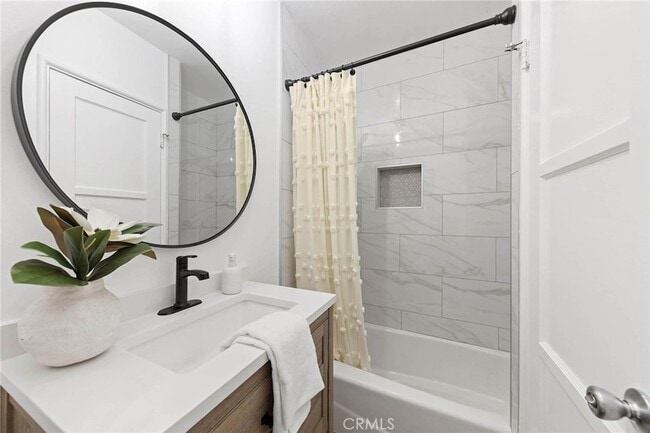 Building Photo - 1505 N Rosewood Ave