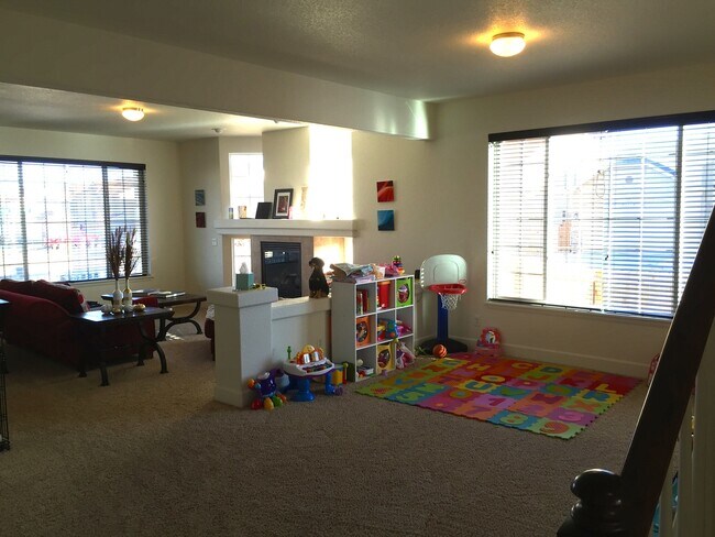 Building Photo - Parade of Homes Winner – Upgraded 4BD/3BA ...