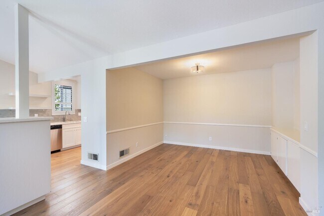 Building Photo - 1100 Princeton Dr