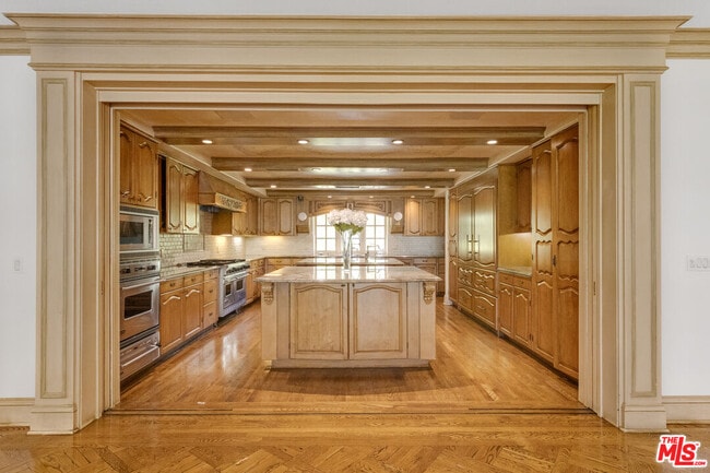 Building Photo - 821 Whittier Dr