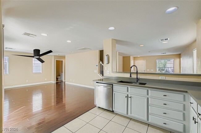 Building Photo - 5986 Ambleshire Ave