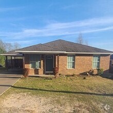 Building Photo - 3 Bedroom Brick Home