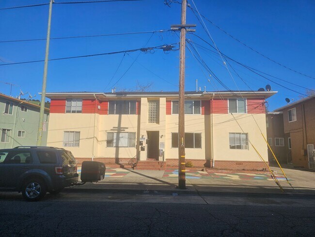 Building Photo - Cozy 2-Bed Oakland Apartment: San Leandro ...