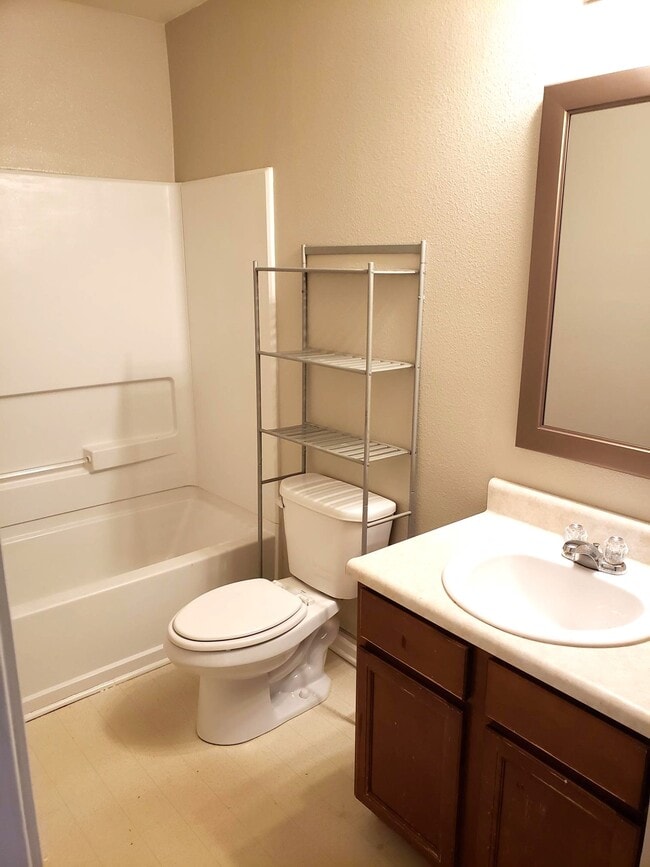 Building Photo - 898 Stonehurst Dr