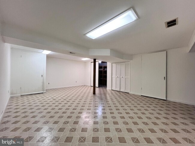 Building Photo - 10305 Crimson Tree Ct