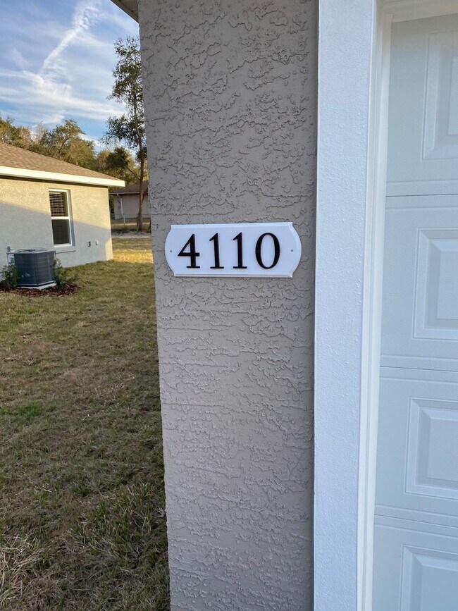 Building Photo - Desirable SW Ocala Neighborhood 3/2/2 **WON"T LAST**