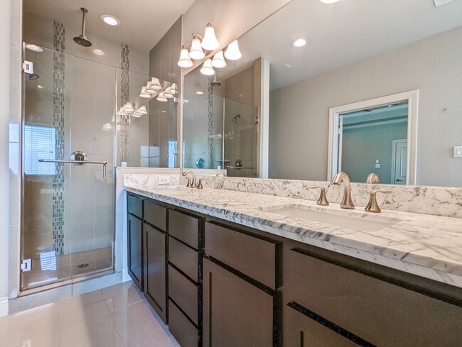 Building Photo - 5323 Kiam St