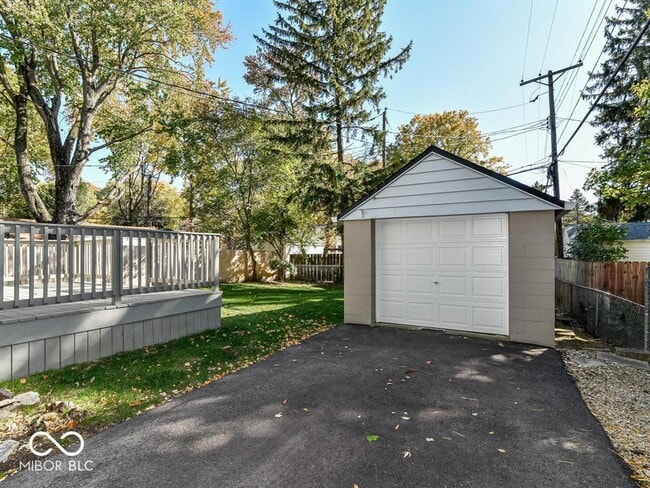 Building Photo - 2407 Baur Dr