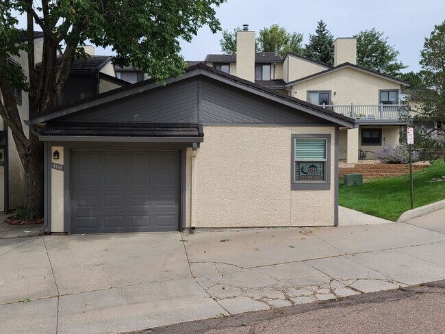Building Photo - Townhome - 2 bedrooms, 1 bathroom & 1 car garage - NO A/C! NO PETS ALLOWED!