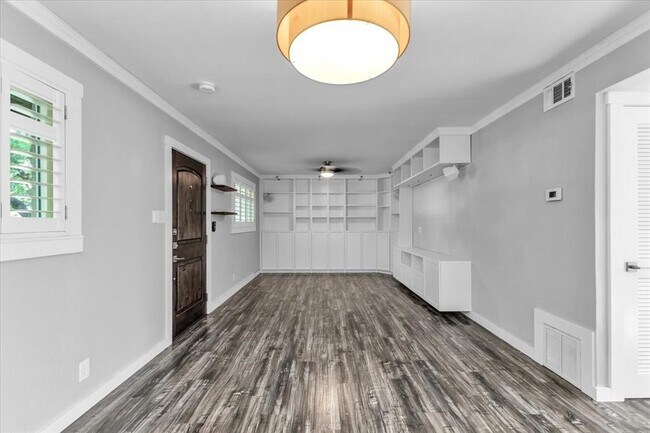 Building Photo - 8604 Brookfield Dr