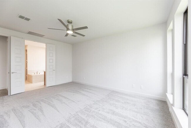 Building Photo - 10902 Overlook Pt Dr