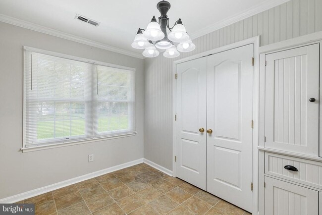 Building Photo - 718 Edwards Dr