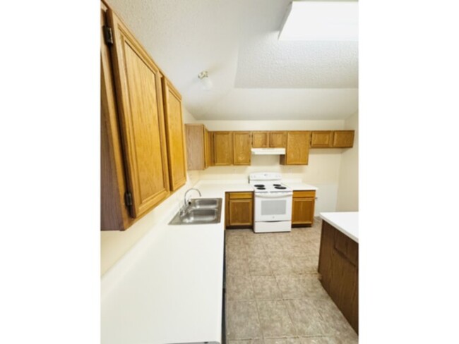 Building Photo - 3 BEDROOM IN MESQUITE****