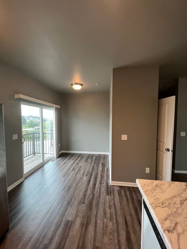 Building Photo - 2 Bedroom, 2.5 Bath Townhome
