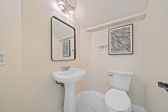 Building Photo - 14511 Middle Bluff Trail