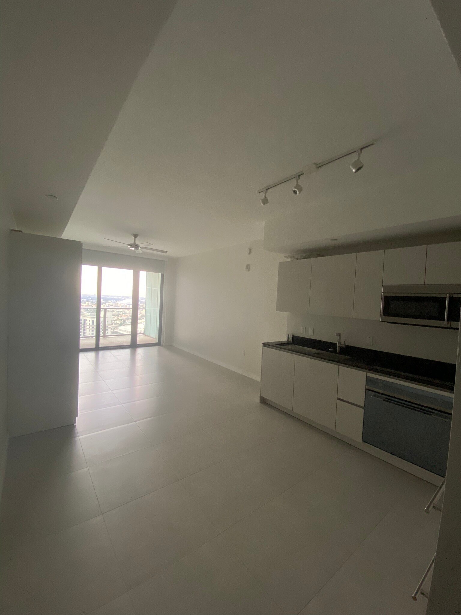 Building Photo - 1010 Brickell Ave