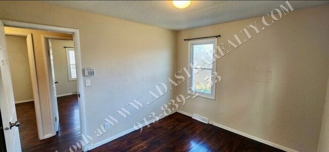 Building Photo - Beautiful House in South KC-Available NOW!!