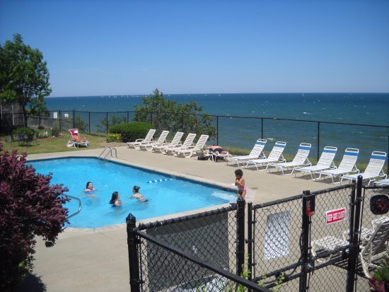 Building Photo - 11850 Edgewater Dr