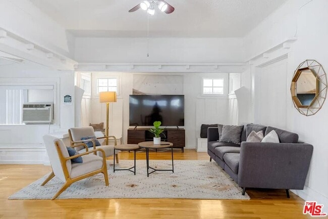 Building Photo - 810 S Gramercy Dr