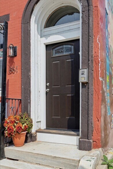 Building Photo - 861 N 20th St