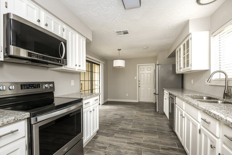 Building Photo - 4403 Pawnee St