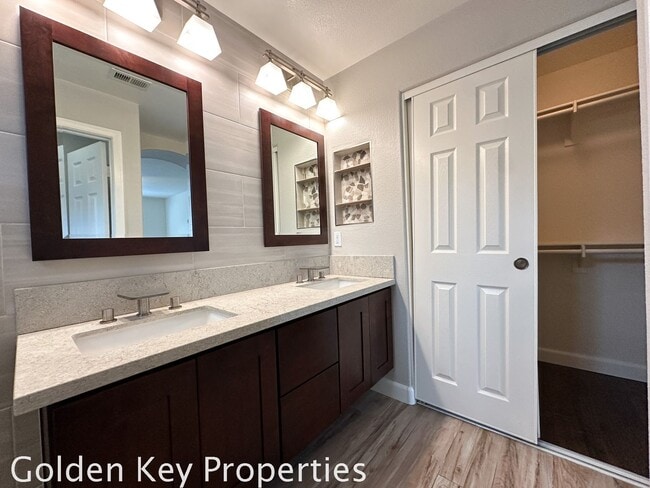 Building Photo - Move-in ready 2BR / 2BA townhome in San Marcos!