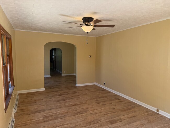 Building Photo - 209 Yates Ave