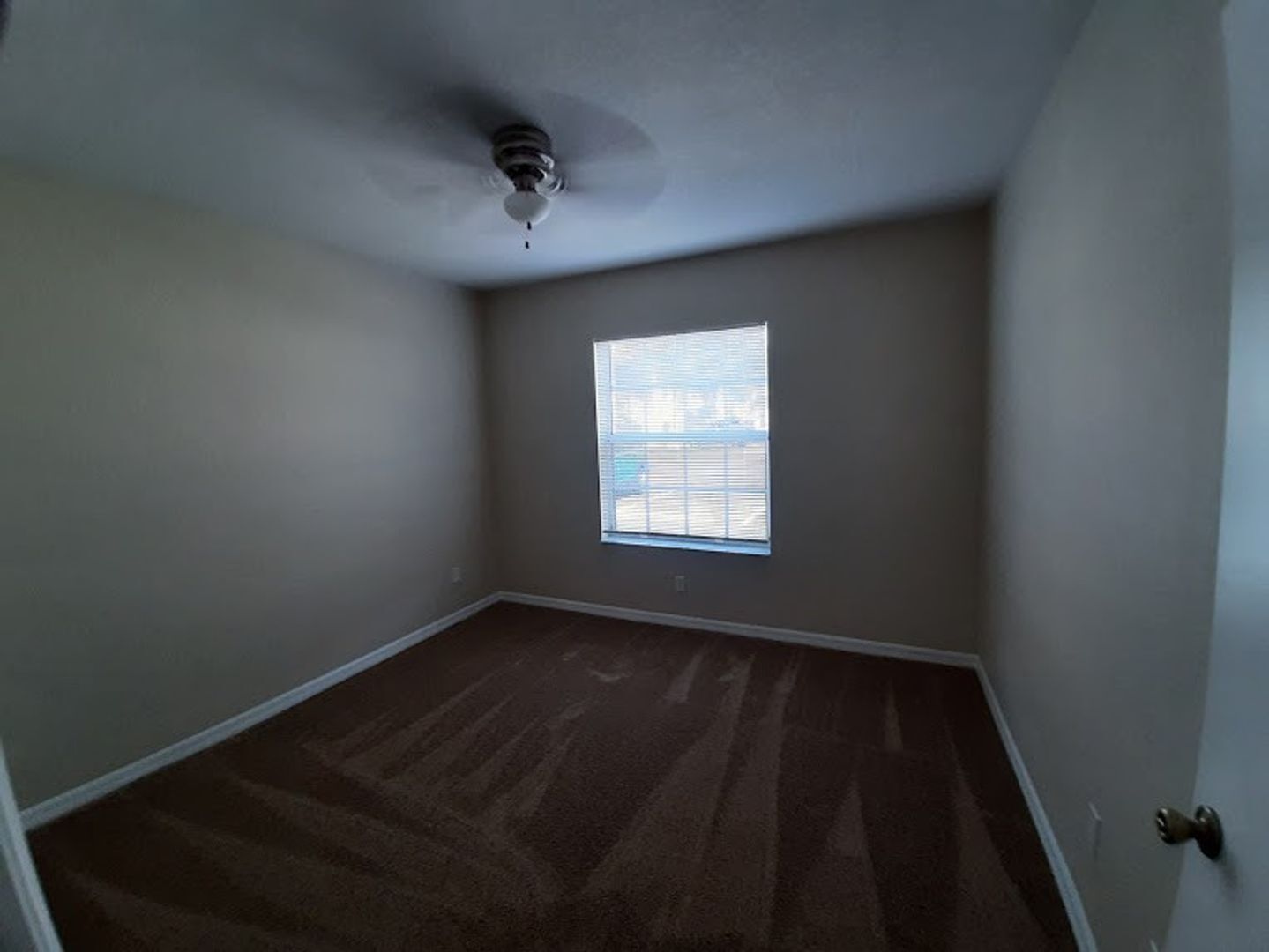 Building Photo - Coming early August 2/2  Ground floor  with newer carpeting