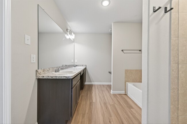 Building Photo - 940 21st St