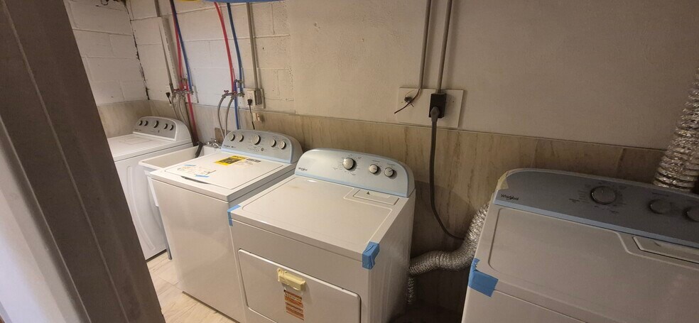 Building Photo - 8258 Rodney St