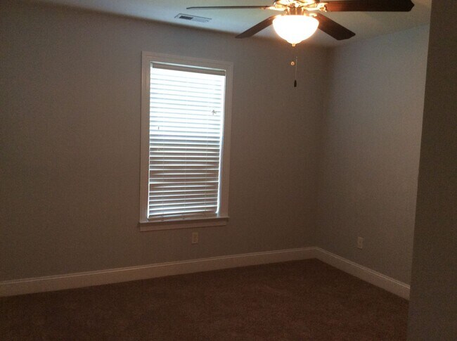 Building Photo - New Bern Family Home 3 bedroom with FROG