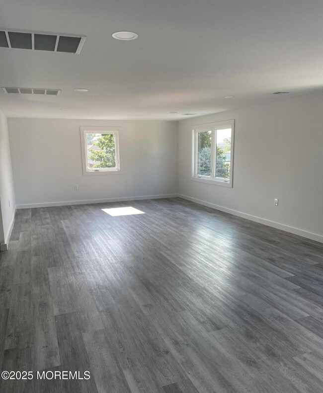 Building Photo - 297 Lockwood Ave