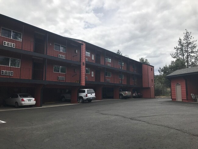Building Photo - Large Studio Condo on Deschutes w/river trail access, minutes to downtown, heated pool, and cover...