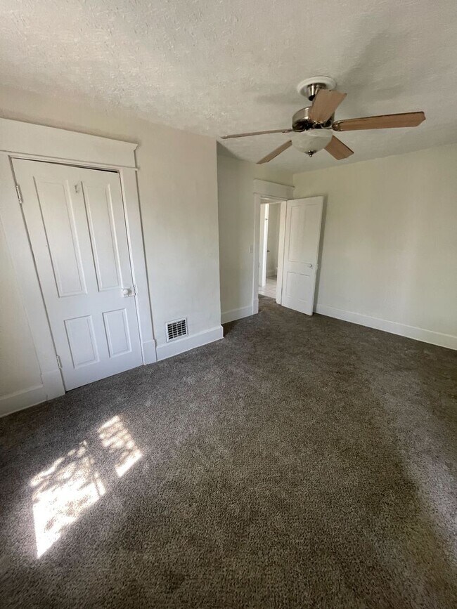 Building Photo - Spacious 3-Bedroom, 2-Bath Home – Great Lo...