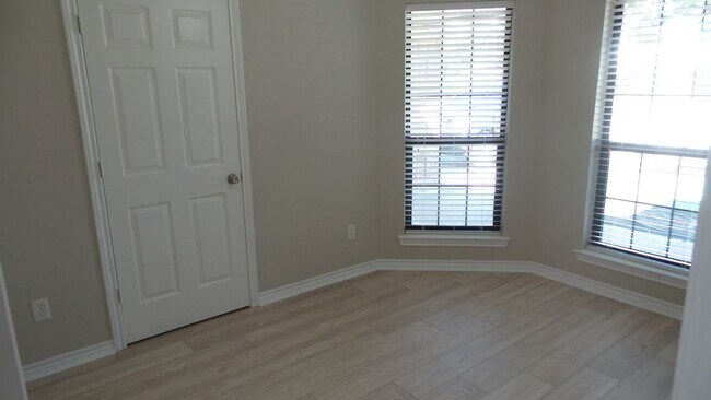 Building Photo - 1305 Remington Ct