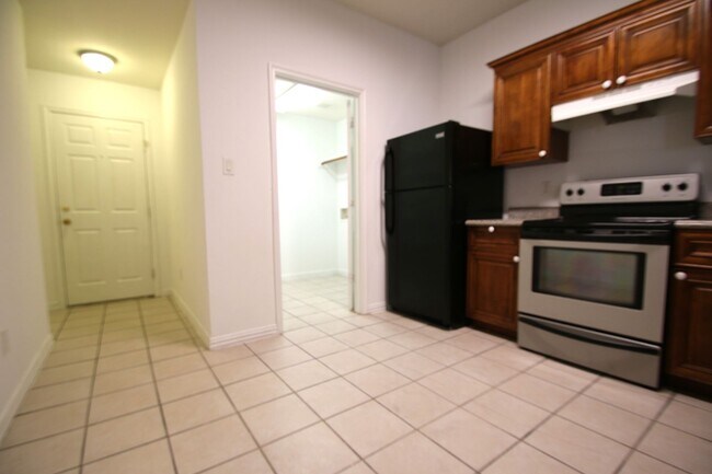 Building Photo - 3124-3126 Cherry Ln